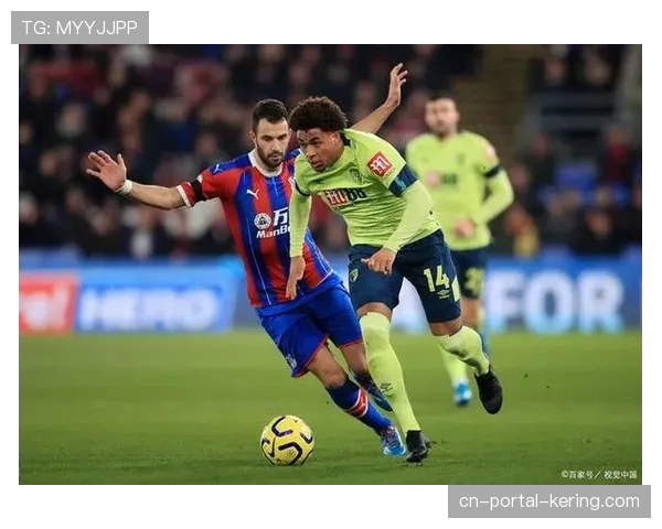 官方:狼队对阵伯恩利比赛中球迷冲入场内,比赛短暂中止 官方:狼队对阵伯恩利比赛中球迷冲入场内,比赛短暂中止